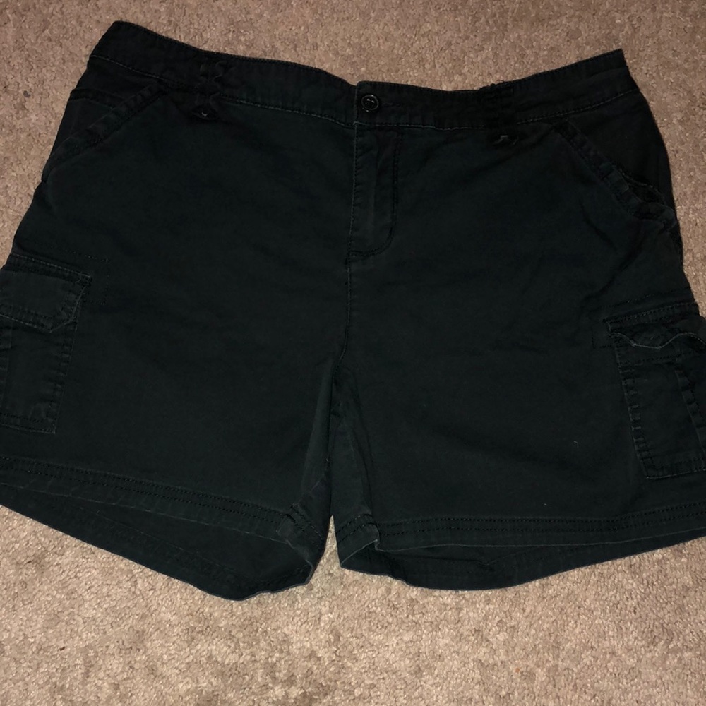 St.John’s Bay women’s Black cargo shorts 10